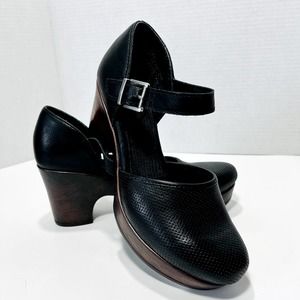 boc Textured Black Clogs Faux Wood Heel Size 6.5 NWT